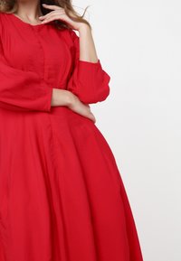 Madam-T Robe de jour - red