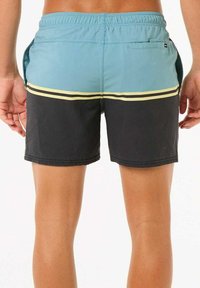 Shorts de bain pour hommes avec une ceinture élastique, partie supérieure bleue, partie inférieure noire et une bande d'accent jaune au niveau de la taille.