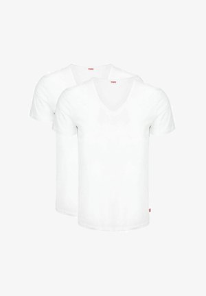 Deux t-shirts blancs unis à col en V et manches courtes superposés, chacun avec une petite étiquette logo Levi's rouge à la couture du col et sur la couture latérale.