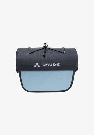 Vaude Umhängetasche mit einem schwarzen wasserdichten Oberteil und einem hellblauen Boden, der ein strukturiertes Muster und den Text "RECYCLED" aufweist.