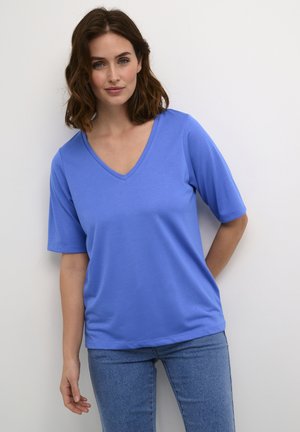 Blauw V-hals T-shirt met korte mouwen, gemaakt van zachte stof, met een ontspannen pasvorm en minimalistisch ontwerp. Draag met blauwe denim jeans.