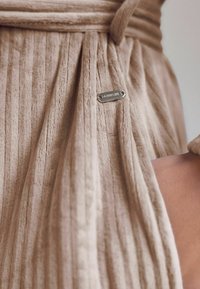 Next SUPERSOFT - REGULAR FIT - Kylpytakki - champagne