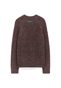 Sweter robiony na drutach w ciemnym burgundzie i odcieniach szarości; okrągły dekolt, długie rękawy, ściągacze na mankietach, z metką materiałową z tyłu na dekolcie.