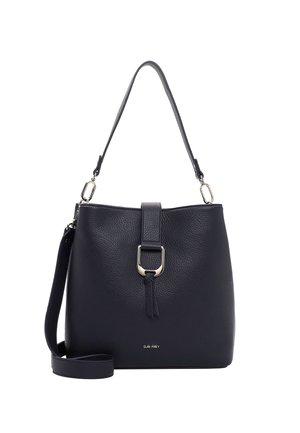 Mustast nahast käekott, millel on ülasanga ja eemaldatav õlarihm, esiküljel pandlaga ning Suri Frey logo.