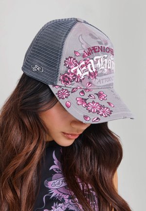 Ed Hardy, UNISEX FLORAL TATTOO CITY VINTAGE WASH 5 PANEL TRUCKER CAP - Pet - grey