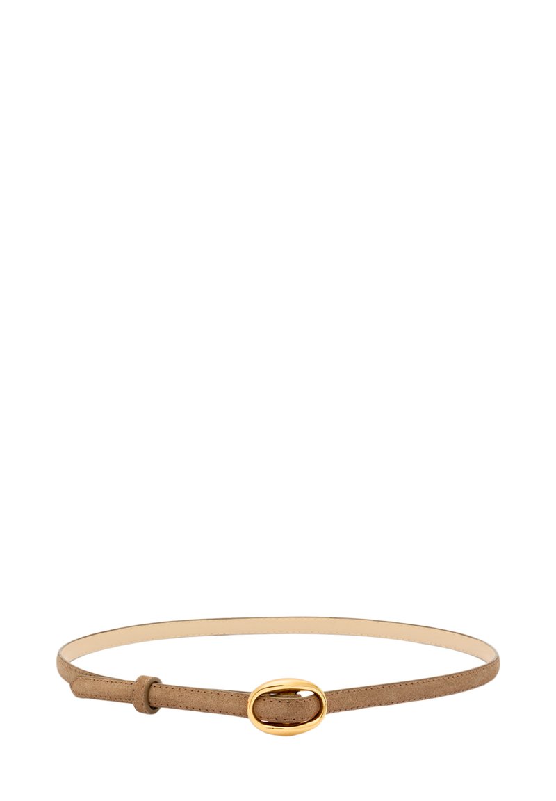 Kapea vaalea nahkahihna, jossa on sileä pinta ja ovaali kultainen solki, sekä hillitty ompeluasiat reunoilla.