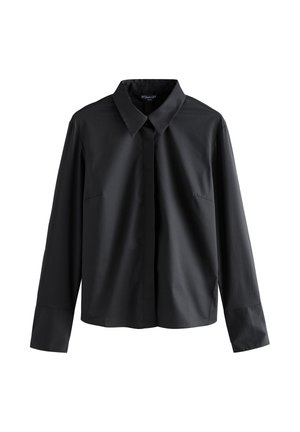 Camicia nera a maniche lunghe con bottoni, collo appuntito e polsini larghi, mostrata su sfondo bianco.