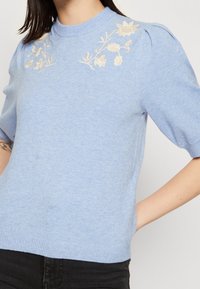 Object Sweter