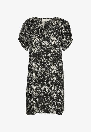 Mustvalge lühikeste varrukatega kleit, millel on lõdva lõikega disain, tekstuuriga kangas ja abstraktne muster, ümmargune kaelus ning kogutud detailid.