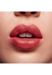 MAC RE-THINK THE PINK AMPLIFIED LIPSTICK - Rossetto - spill the tea