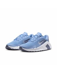 Sapatilhas de corrida Nike azul claro com solas brancas e detalhes em azul-escuro, exibidas lado a lado sobre um fundo branco.