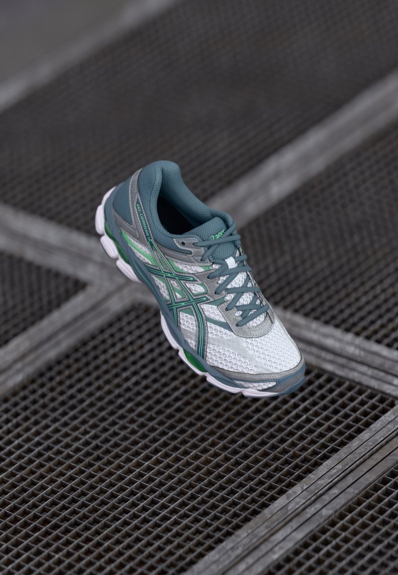 ASICS SportStyle GEL CUMULUS 16 UNISEX - Športni copati - white/ironclad