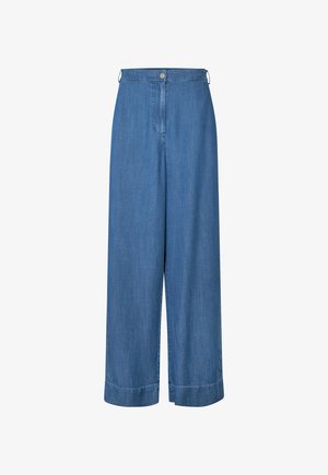 Pantaloni in denim a gamba larga con lavaggio medio, caratterizzati da vita alta, cerniera frontale, chiusura con un solo bottone e orli risvoltati.