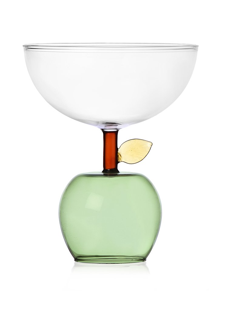 Przezroczysta szklana misa na zielonej podstawie w kształcie jabłka z brązowym trzonkiem i złotym akcentem liścia. Gładkie powierzchnie o błyszczącej powierzchni.