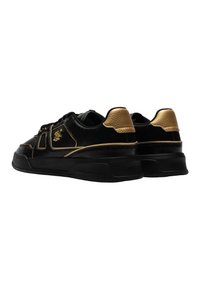 SIKSILK RETRO - Sneakers - black   black   gold