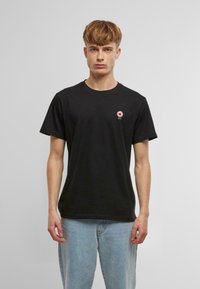 Sort bomulds T-shirt med korte ærmer og rund halsudskæring, med en lille flerfarvet donut broderi på brystet.