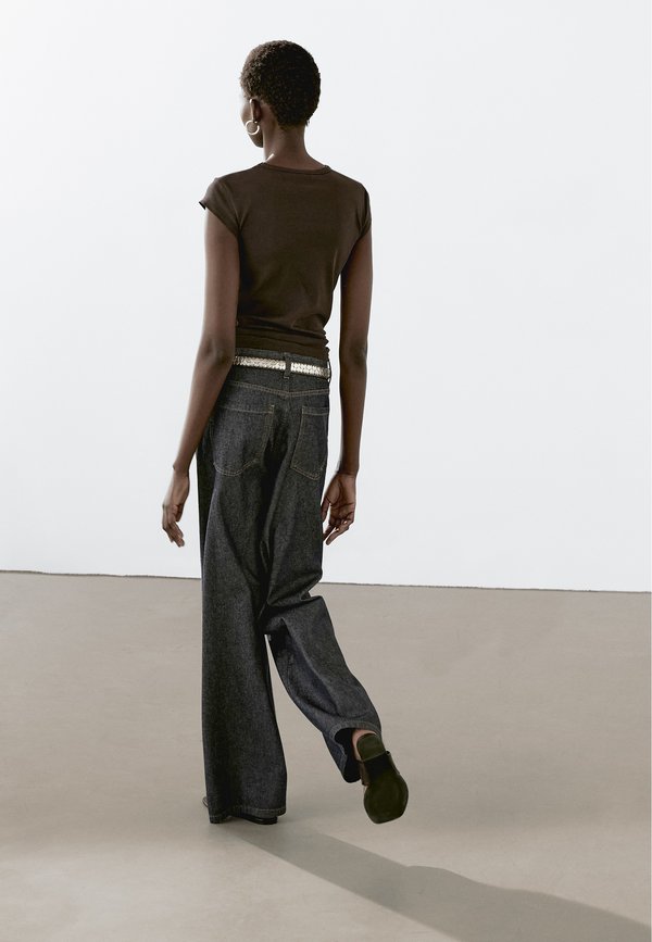 SHORT SLEEVE   - Basic T-shirt4