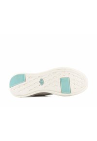 Semelle de sneaker en caoutchouc blanc avec une surface texturée, présentant des accents vert menthe et un motif en nid d'abeille pour une meilleure adhérence.