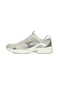Sneakers atletici leggeri con una combinazione di colori grigio, bianco e beige. Presentano pannelli in rete, dettagli in suede e una suola ammortizzata.