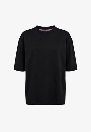 Fekete, rövid ujjú póló kerek nyakkivágással, puha pamut anyagból készült. Egyszerű, minta- vagy díszítésmentes kivitel.