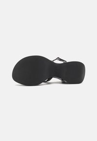 Call it Spring GROOVYY - Sandali z visoko peto - black