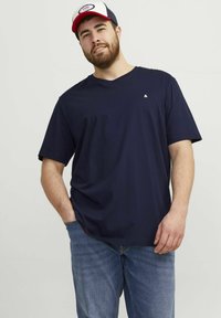 Jack & Jones - PLUS SIZE EINFARBIG - Basic T-shirt - navy blazer Thumbnail Image 1