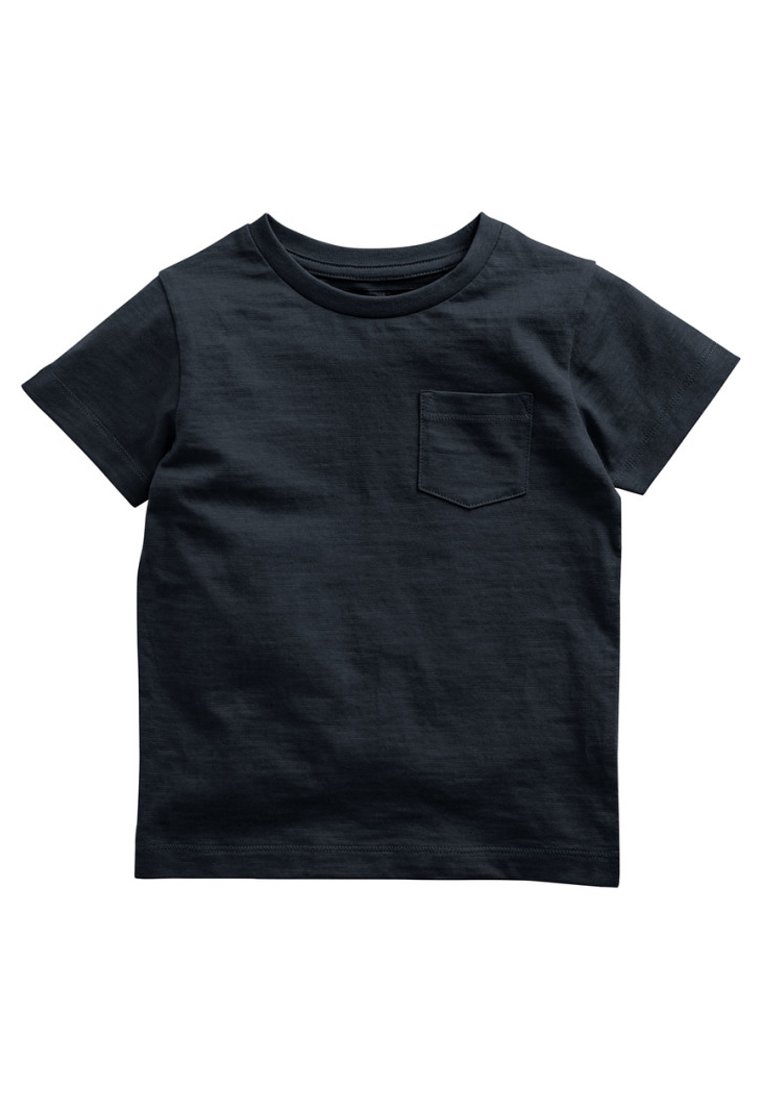 Schwarzes kurzärmliges T-Shirt aus weicher Baumwolle. Verfügt über eine kleine Brusttasche und einen runden Halsausschnitt, mit einer glatten, gleichmäßigen Textur.