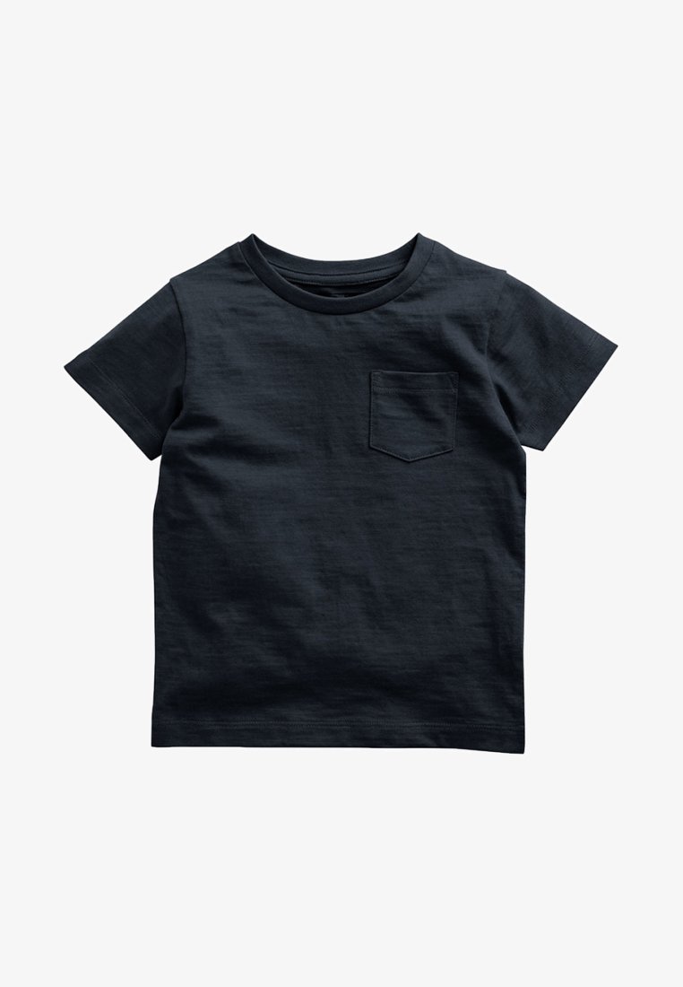 Sort kortærmet t-shirt lavet af blødt bomuld. Har en lille brystlomme og en rund halsudskæring, med en glat, jævn tekstur.