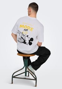 Only & Sons ONSDISNEY MICKEY MOUSE LIFE TEE - T-shirts med print - white