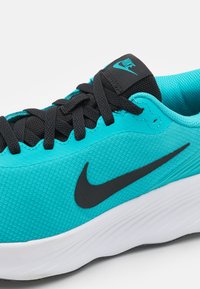 Nike Performance PROMINA - Vandresko - dusty cactus/black/white