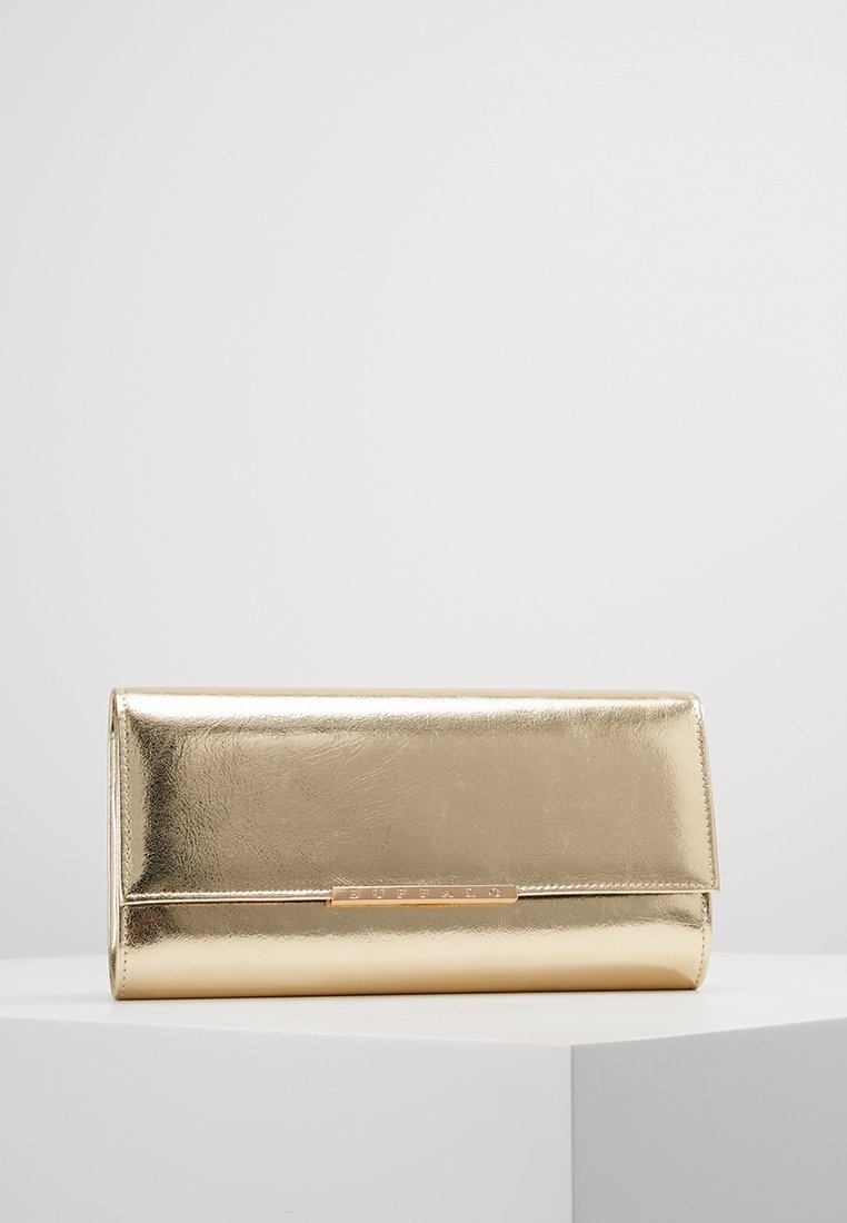 Złota metaliczna kopertówka o gładkiej fakturze, prostokątnym kształcie i magnetycznym zamknięciu. Na przedniej części znajduje się subtelny akcent w postaci logo.