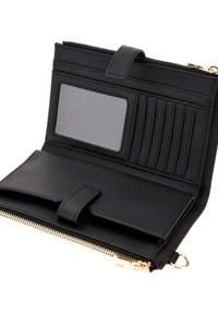 Sort læderpung med lynlås, der har flere kortlommer, et klart ID-vindue og en tekstureret detalje på ydersiden.