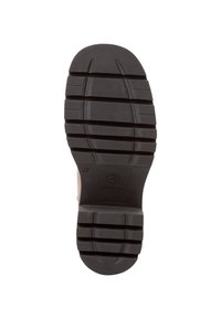 Suola di scarpa in gomma nera con motivo di battistrada testurizzato, caratterizzato da scanalature e creste profonde per una migliore aderenza. Prodotta in Portogallo, taglia 37 indicata.