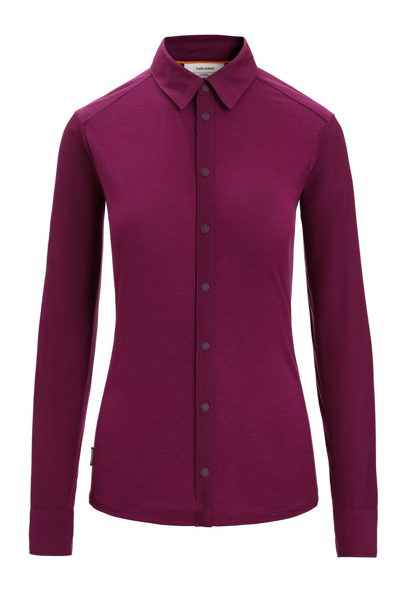 Camicia a maniche lunghe, con bottoni, di un profondo colore viola, dotata di colletto classico, chiusura frontale con bottoni e texture liscia. Etichetta iconica del logo sul lato.