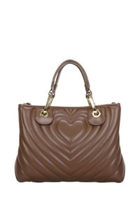 Borsa a mano in pelle marrone con motivo a cuore trapuntato, doppi manici superiori e dettagli in metallo color oro. Texture liscia e forma strutturata.