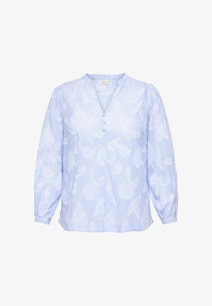 Blouse à manches longues bleu clair avec un motif floral blanc subtil, col en V avec trois petits boutons et poignets froncés.