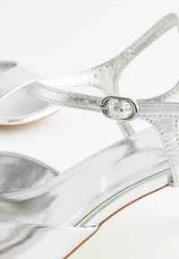 Next REGULAR FIT - Riemensandalette - silver