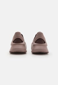 HOKA RESTORE - Polobotky - smoky quartz/quartzite