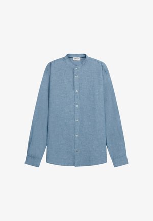 Camicia a maniche lunghe di colore azzurro chiaro, realizzata in tessuto misto lino, con colletto alla cinese, chiusura con bottoni e una finitura testurizzata.