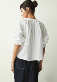 Next WASHED V-NECK - Blúzka - white