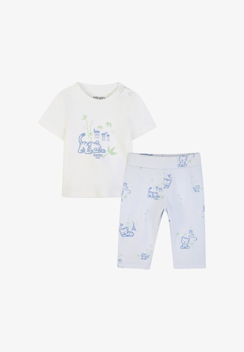Ensemble bébé deux pièces comprenant un T-shirt en coton blanc avec un tigre bleu et des accents verts, assorti à un legging bleu clair avec des motifs similaires.