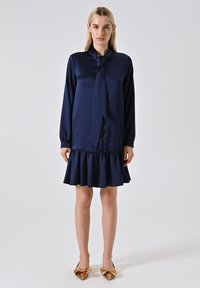 Unausgewählt, blue