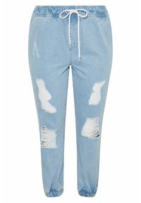 Joggers de mezclilla azul claro con cintura ajustable, que presentan múltiples desgarros desgastados, puños ajustados y una textura suave.
