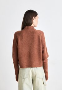 HUGO SURPY - Strickpullover - brown eighteen