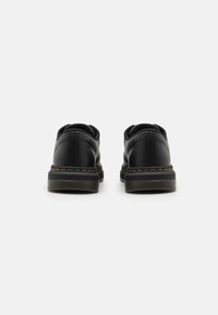 Dr. Martens CREWSON UNISEX - Hétköznapi fűzős cipő - black