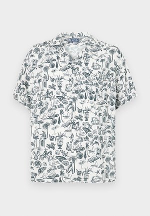 Košile s krátkým rukávem a límečkem vyrobená z lehké látky, s bílým pozadím a černými tropickými ilustracemi a vzory.