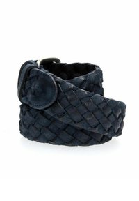 Cintura in pelle intrecciata di un blu scuro con una finitura testurizzata. Presenta una fibbia rotonda e un design unico a treccia.