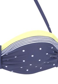 Haut de bikini bleu marine avec des pois blancs, des accents jaunes et des bretelles fines, comportant des rayures blanches horizontales près du haut.