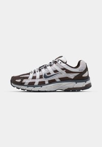 P-6000 - Sneakersy niskie