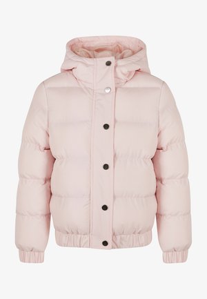 Roosa puffjakker, millel on kapuuts, iseloomustades tepitud disaini, musti klõpse ja elastseid mansette ning alumist äärt, et sobida mugavalt.